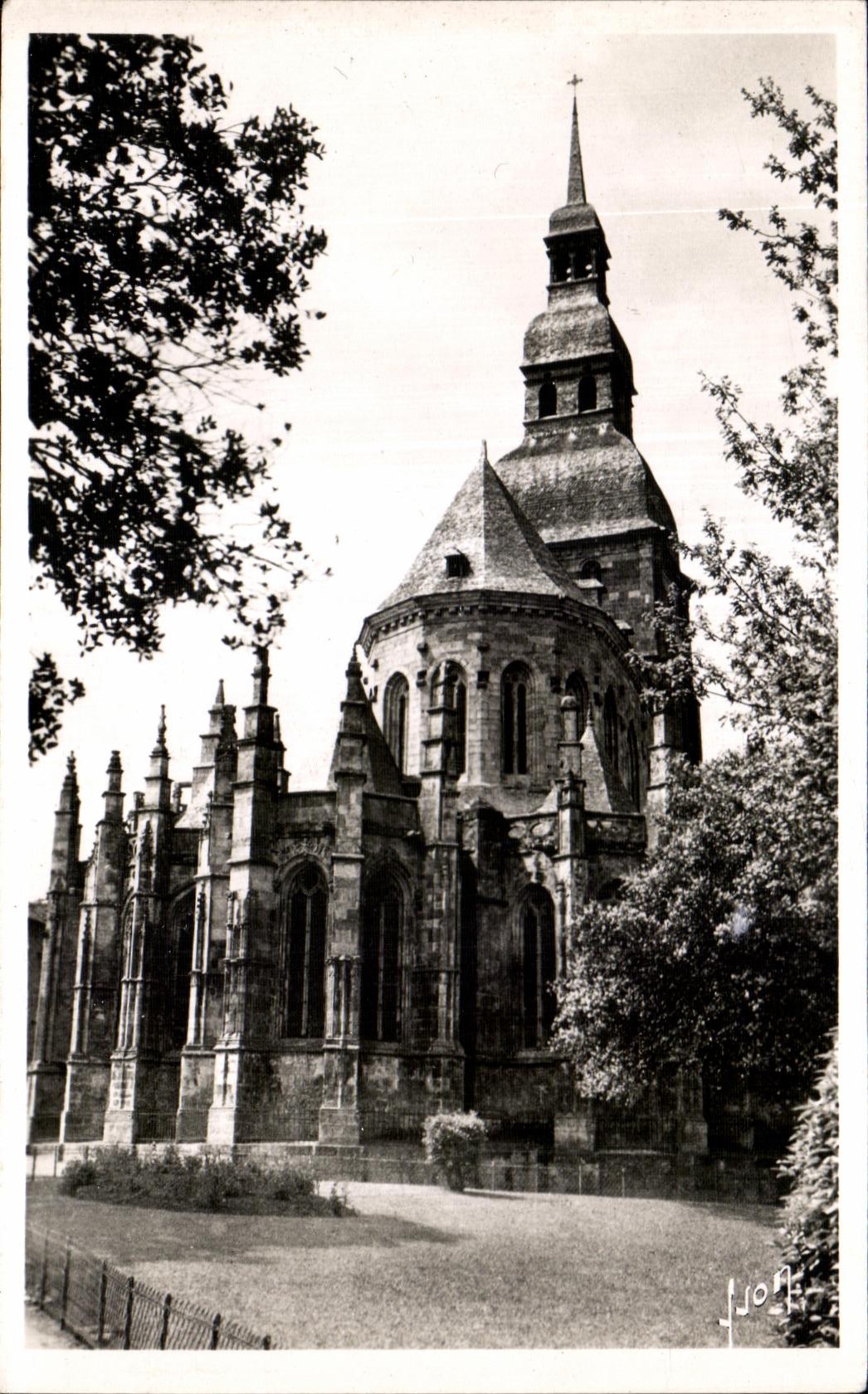 Dinan (Côtes-du-Nord) — L'Église Saint-Sauveur — Éditions d'Art J. Juot