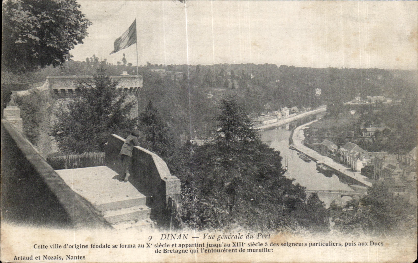 CPA Dinan Vue generale du Port Cette ville d origine feodale se forma au et appartint jusqu au a des seigneurs particull