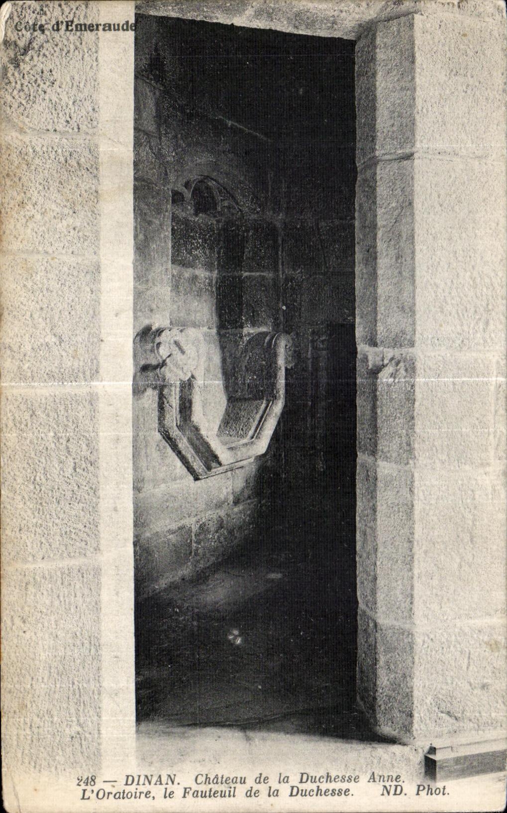 Dinan — Château de la Duchesse Anne. L'Oratoire, le Fauteuil de la Duchesse. ND. Phot. — Côte d'Émeraude, n° 248