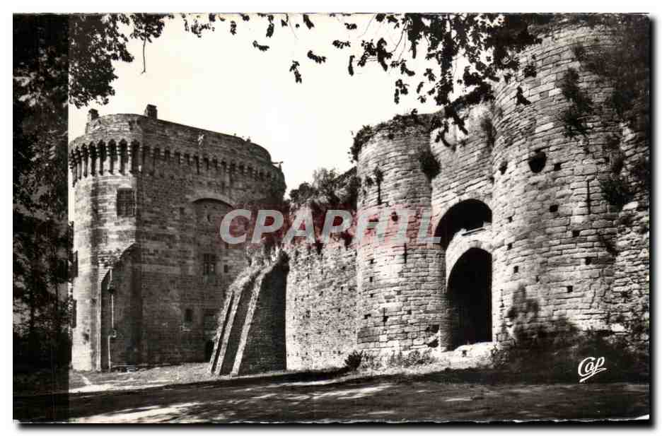 Dinan - Château de la Duchesse Anne et la Porte du Guichet — REAL-PHOTO, Paris