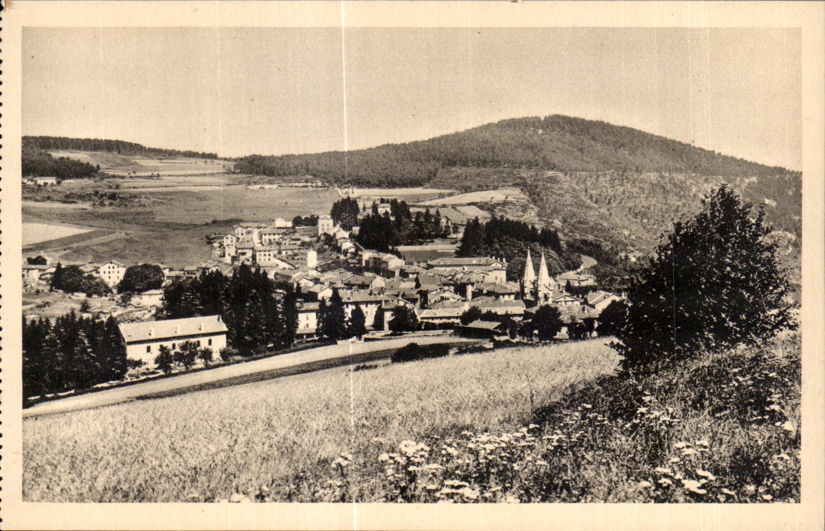 La Louvesc (Ardèche) — Vue générale et Calvaire du Mont Chair — Phot. Coët de Bacon