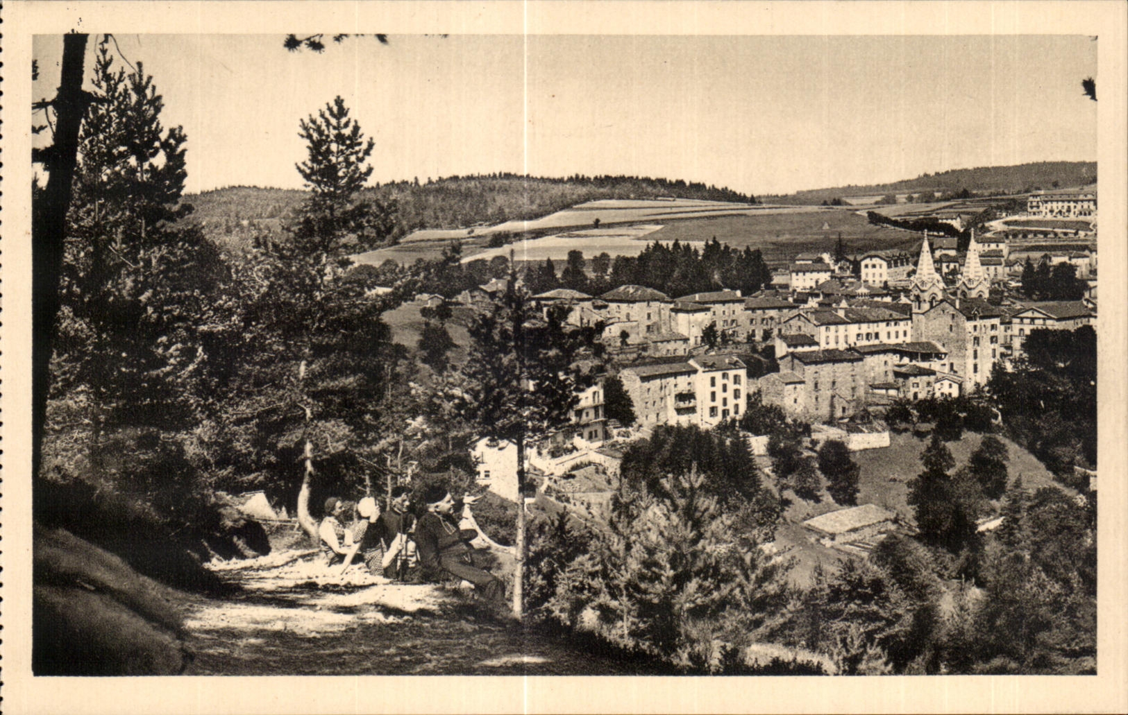 La Louvesc (Ardèche) — Vue générale — Bois de Versailles — Phot. Louvenc Maison