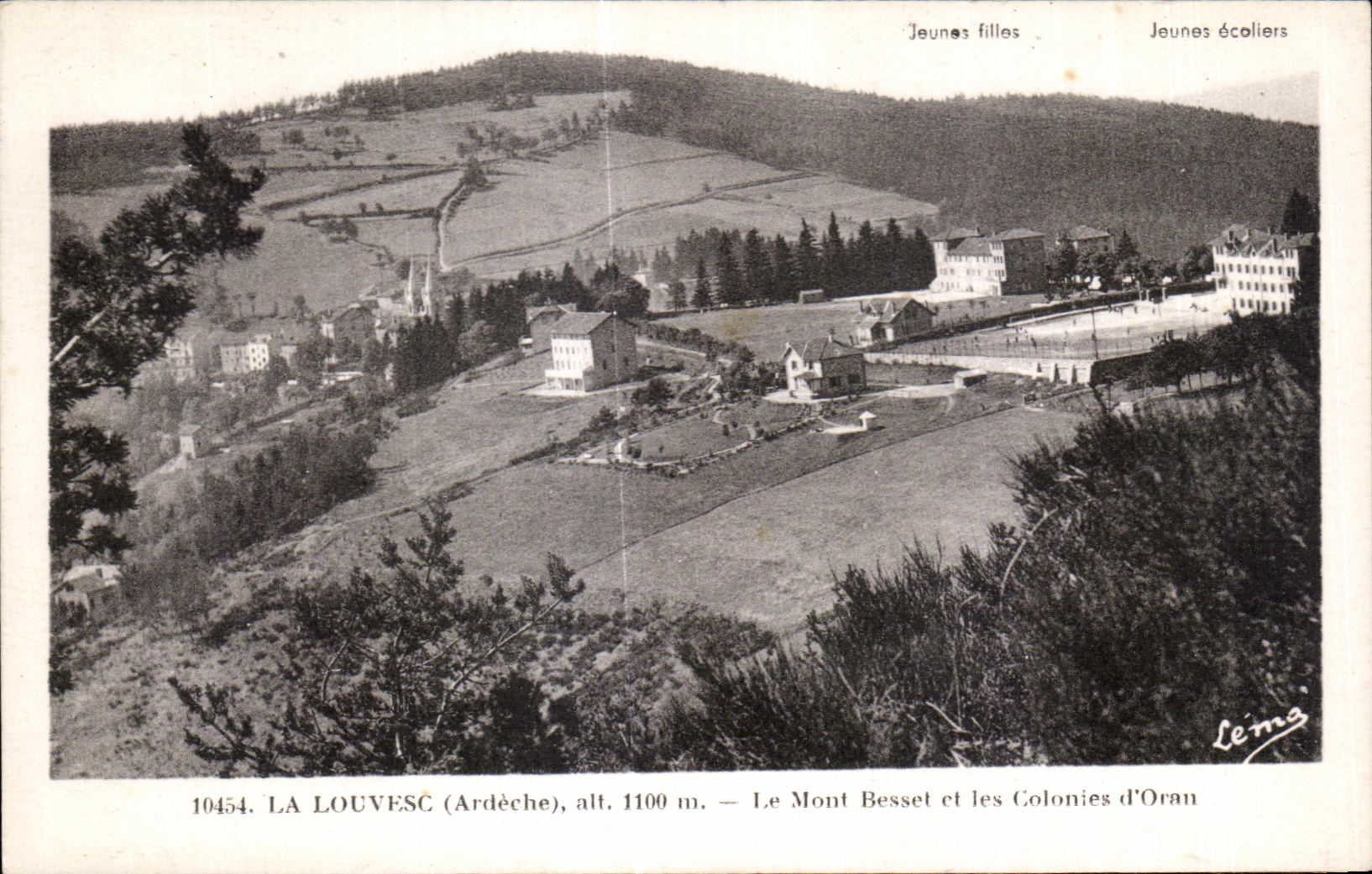 LA LOUVESC (Ardèche), alt. 1100 m. — Le Mont Besset et les Colonies d'Oran