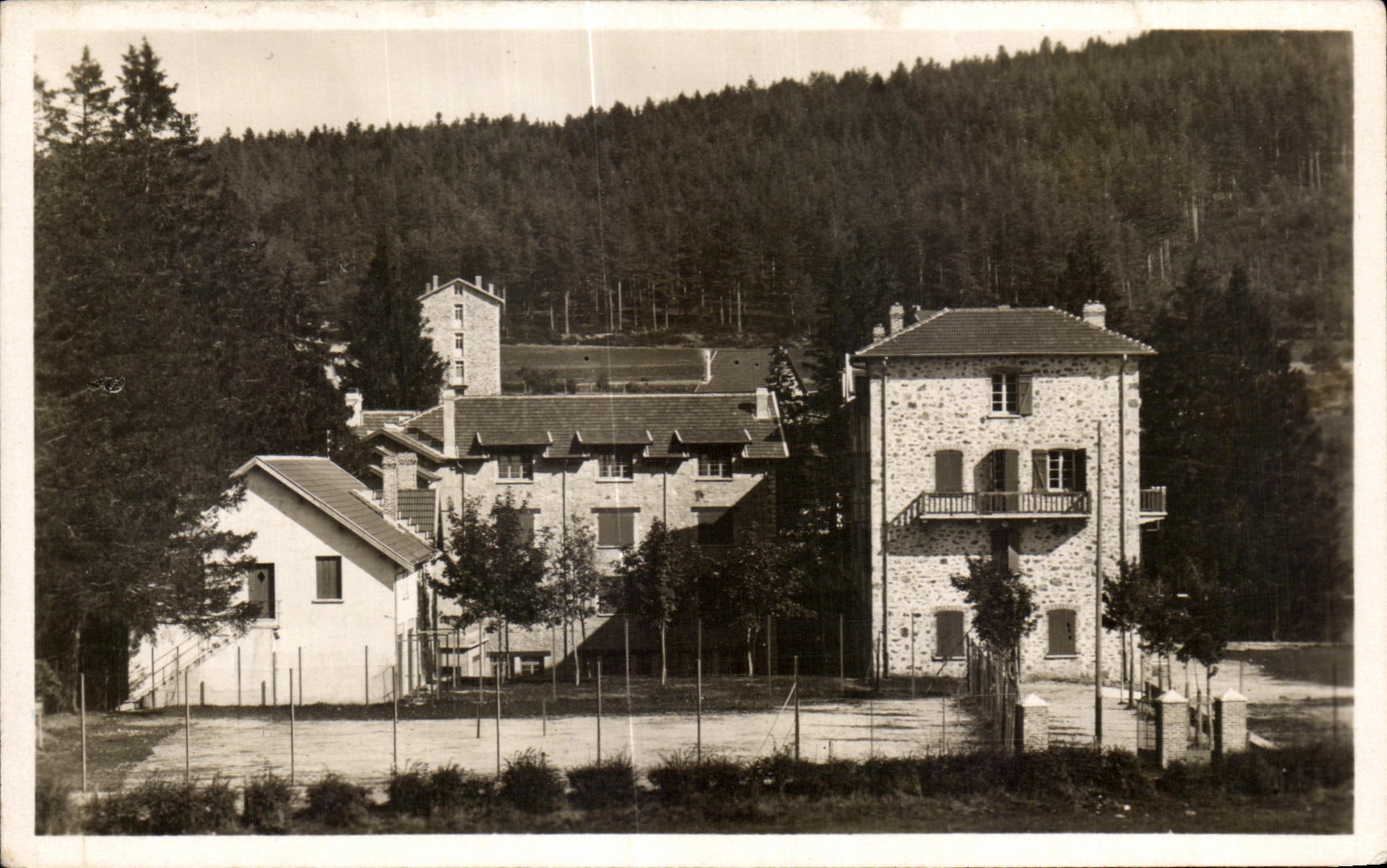 Colonie de vacances d'Oran à La Louvesc — Maison St-Augustin — Pour les Garçons
