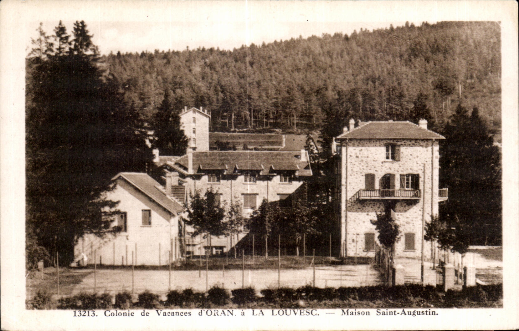 Colonie de Vacances d'ORAN à LA LOUVESC — Maison Saint-Augustin — n° 13213