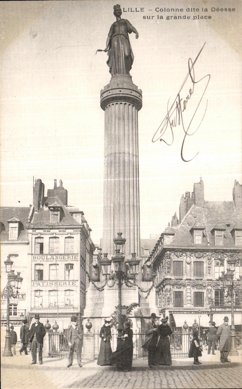 CPA Lille Colonne dite la Deesse sur la grande Place