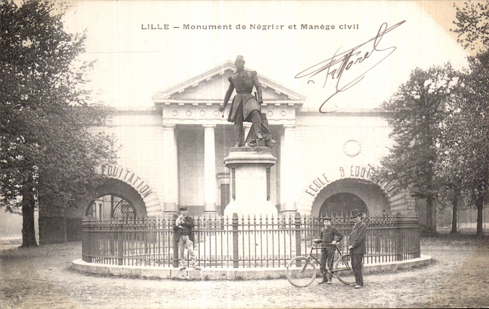 CPA Lille Monument de Negrler et Manege Civil Velo Cycle Cycling