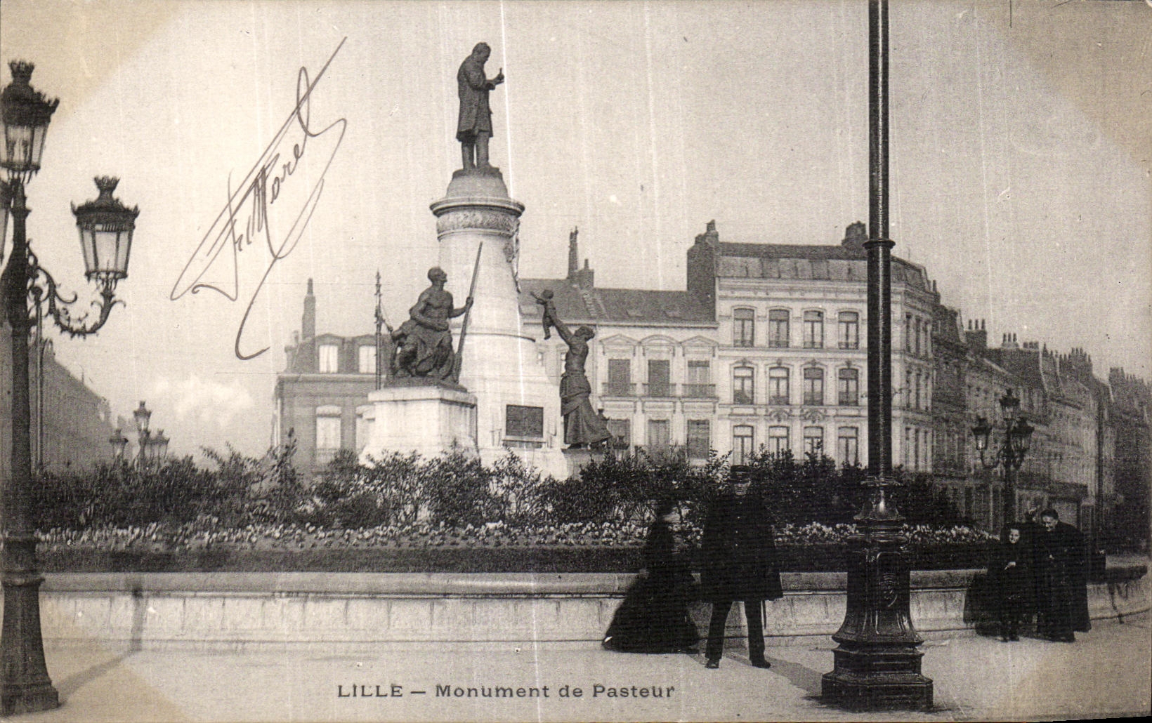 CPA Lille Monument de Pasteur Policier