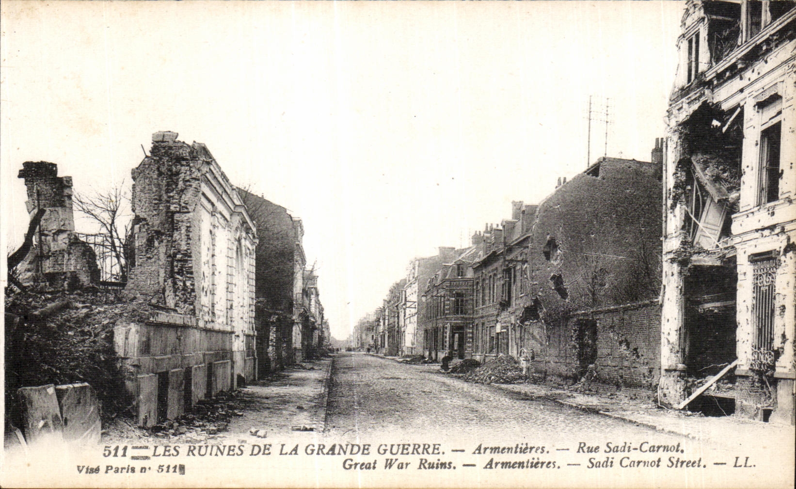 CPA Les Ruines de La Grande Guerre Armentieres Rue Sadi Carnot Militaria
