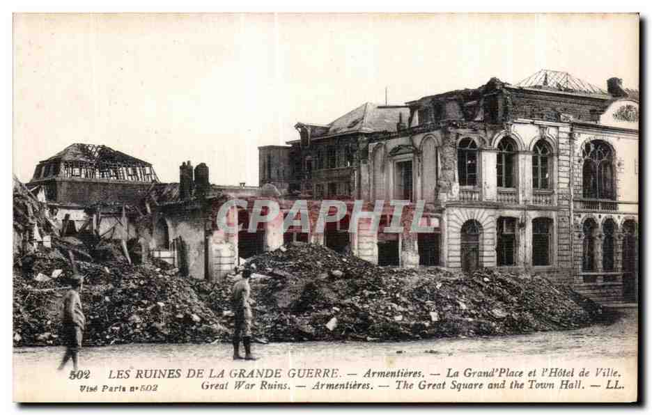 CPA Les Ruines De Le Grande Guerre Armentieres La Grand Place et I Hotel de Ville Militaria