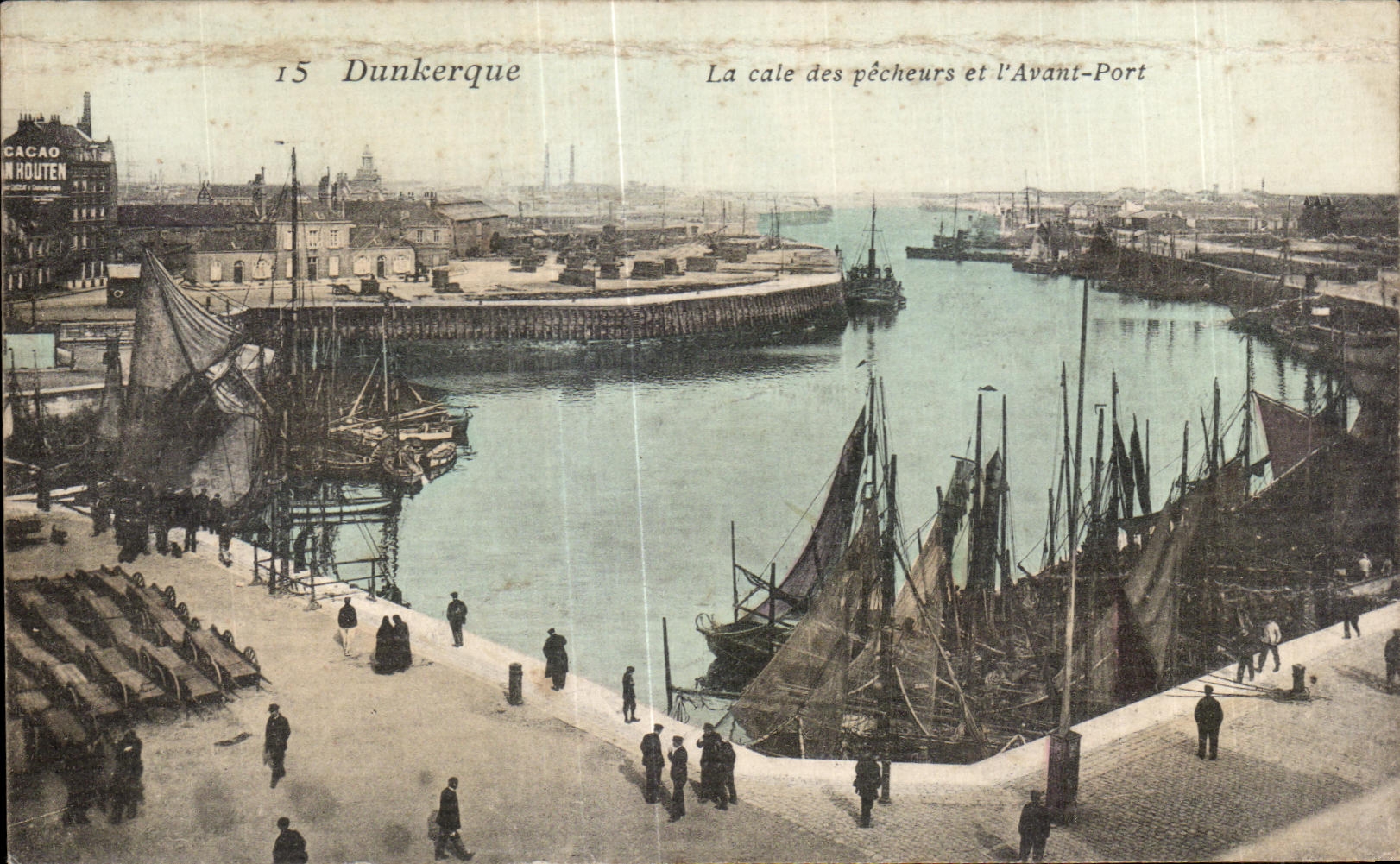 CPA Dunkerque La cale des pecheurs et I Avant Port Bateaux