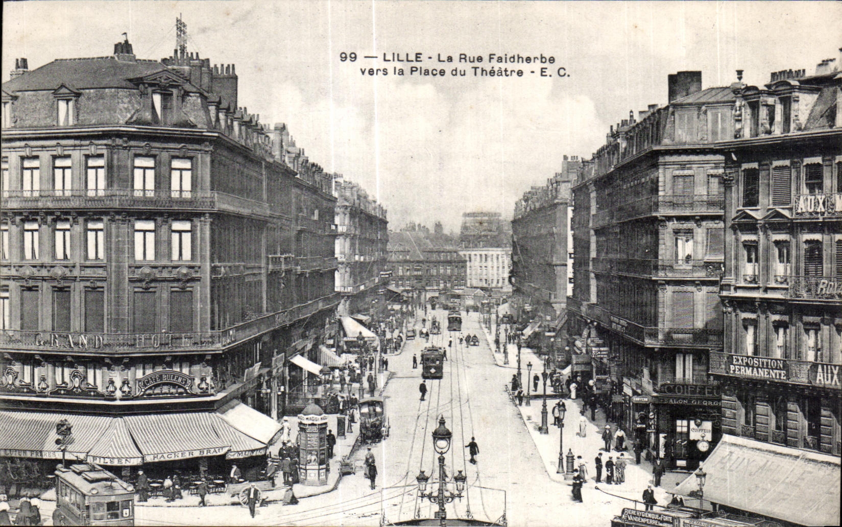 CPA Lille La Rue Faidherbe vers la Place du Theatre 