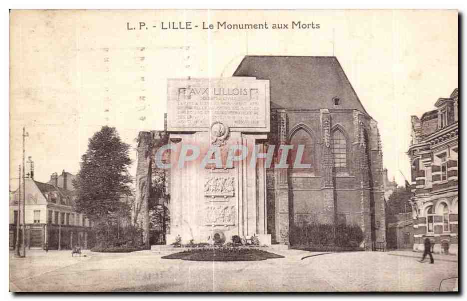 CPA Lille Le Monument aux Morts