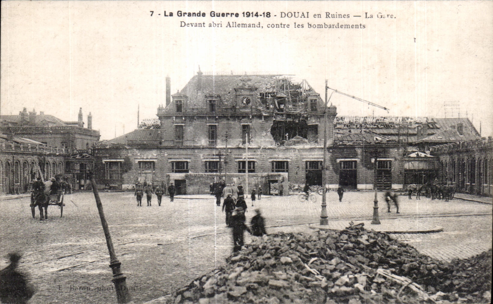 Douai en Ruines — La Gare. Devant abri Allemand, contre les bombardements — E. Buron, phot. Dauti