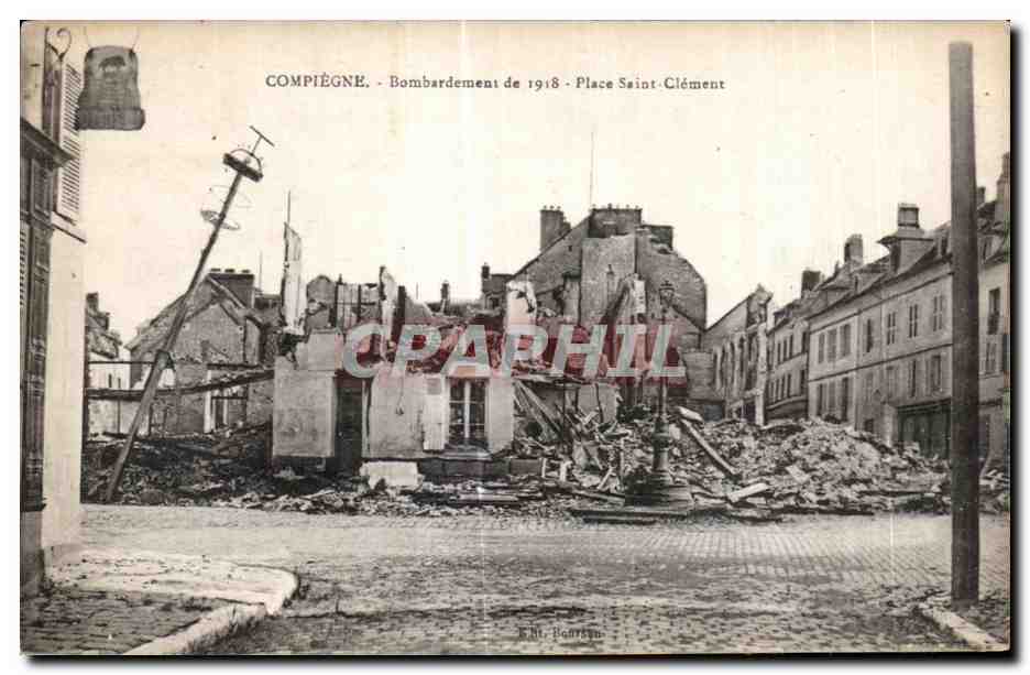CPA Compiegne Bombardement de 1918 Place Saint Clement Militaria