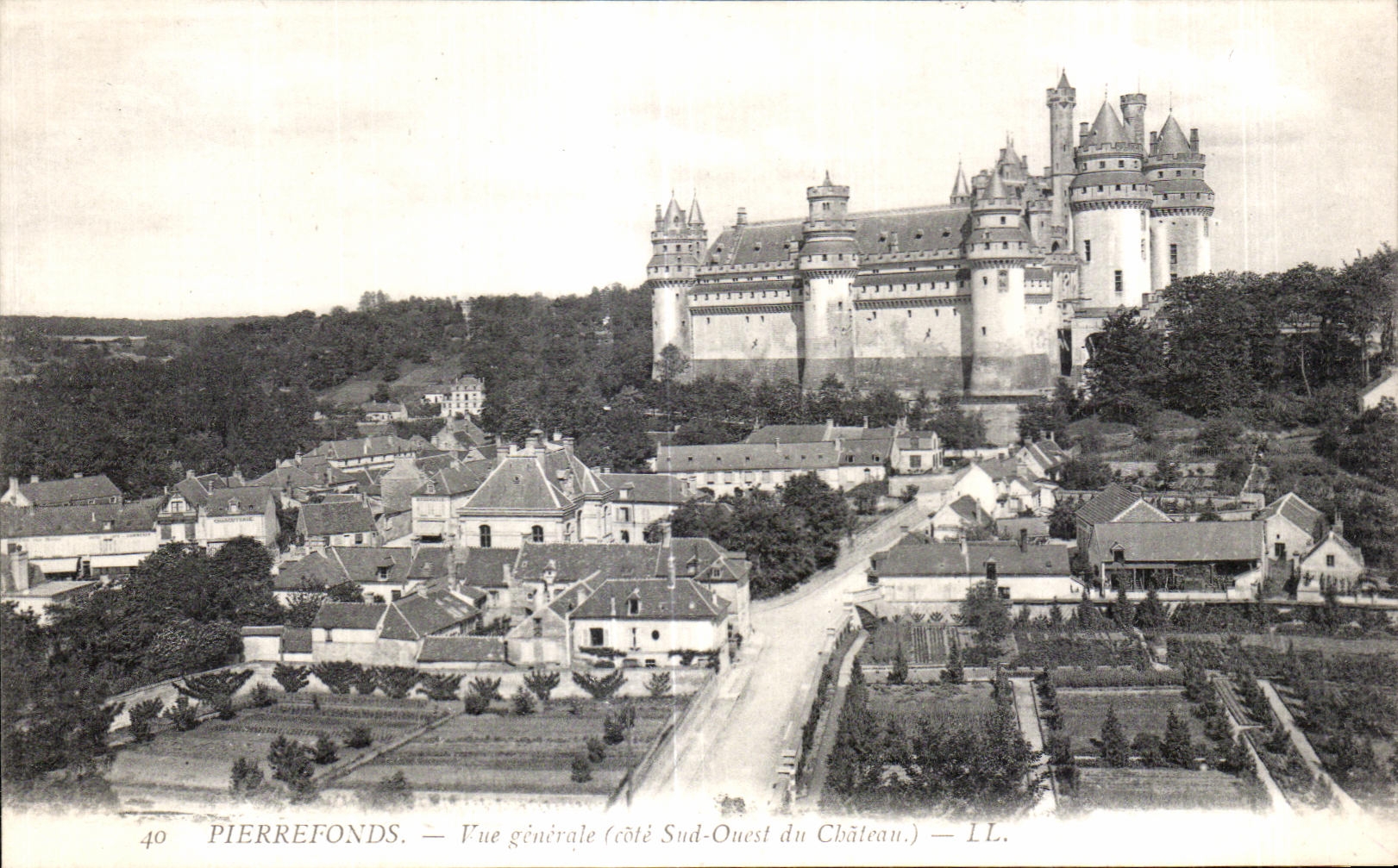 CPA Pierrefonds Vue generalecrote Sud Ouest du Chateau