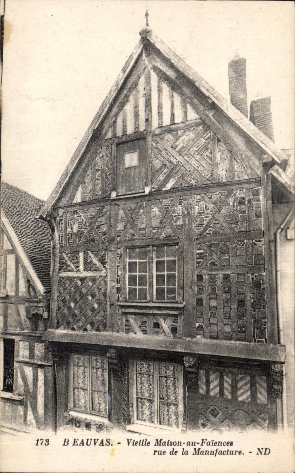 CPA Beauvais Vieille Maison au Faiences rue de la Manufacture