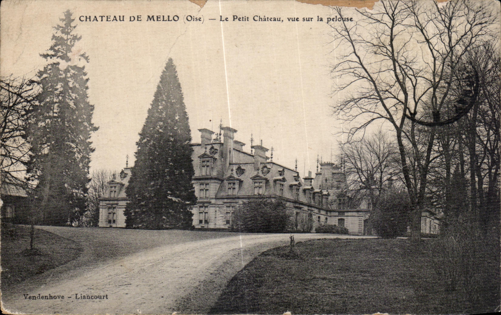 CPA Chateau De Mello (Oise) Le Petit Chateau vue sur la pelouse