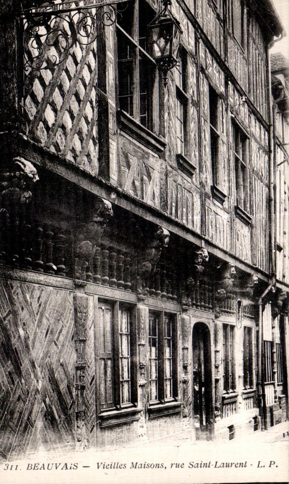 CPA Beauvais Vieilles Maisons rue Saint Laurent