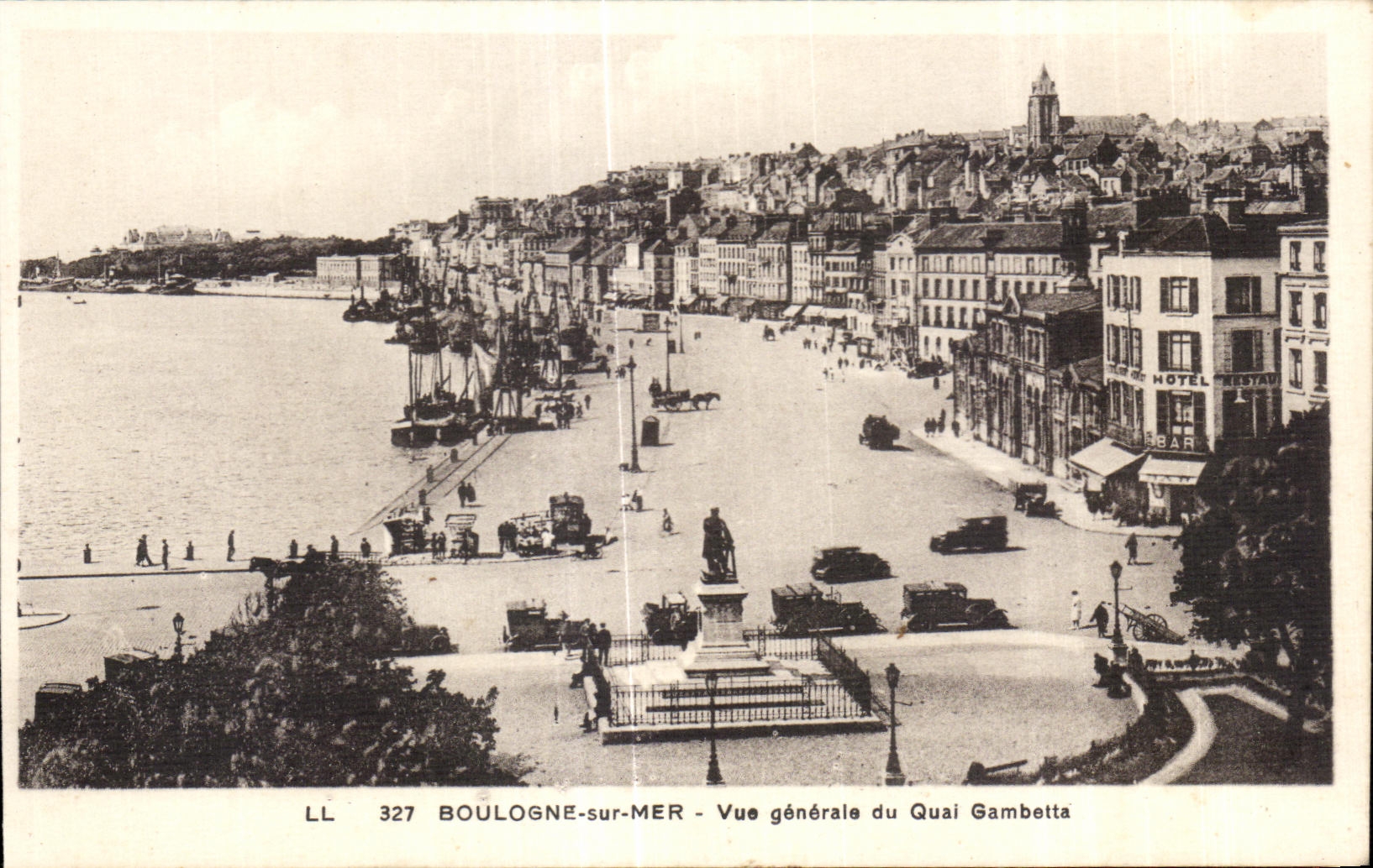Boulogne-sur-Mer — Vue générale du Quai Gambetta — LL 327