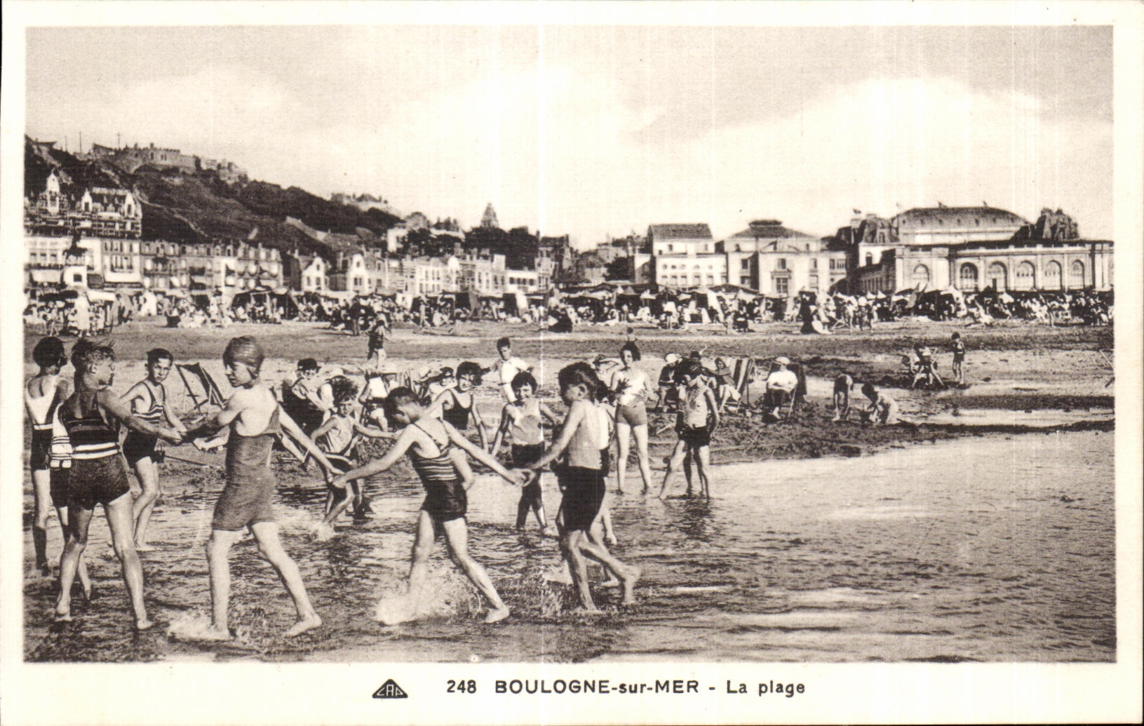 BOULOGNE-sur-MER - La plage — éditeur AR, n° de série 248