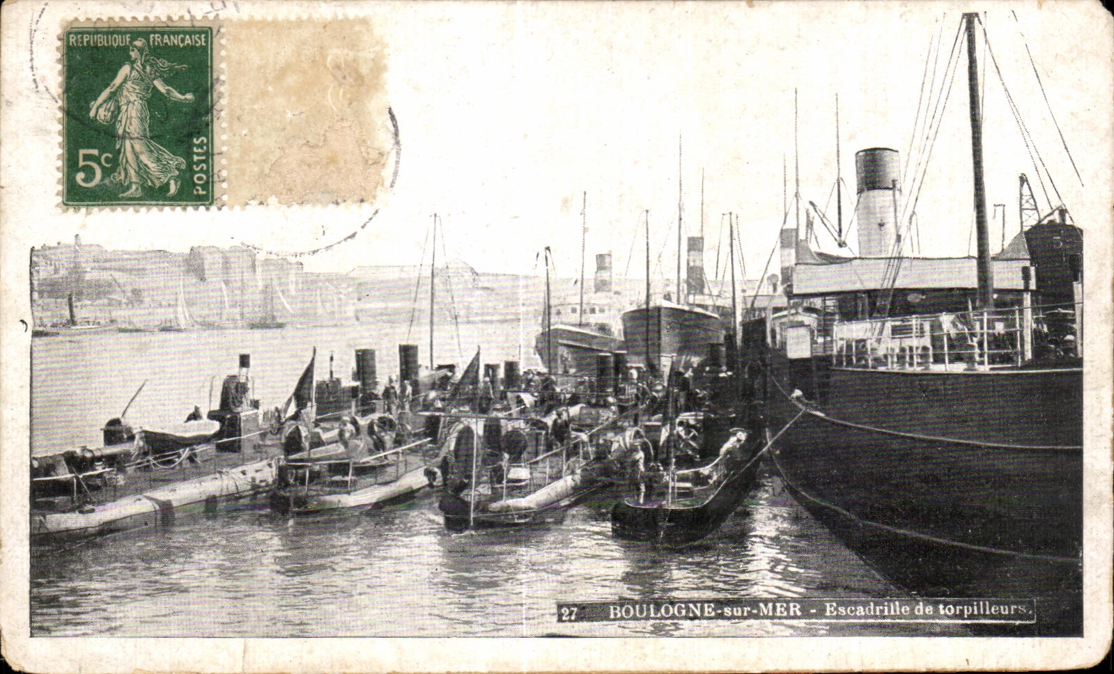 CPA Boulogne sur Mer Escadrille de torpilleurs Bateaux