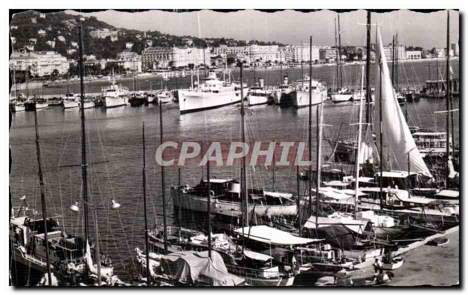 CPA Le Cote d Azur Cannes Un cote du Port Les yachts