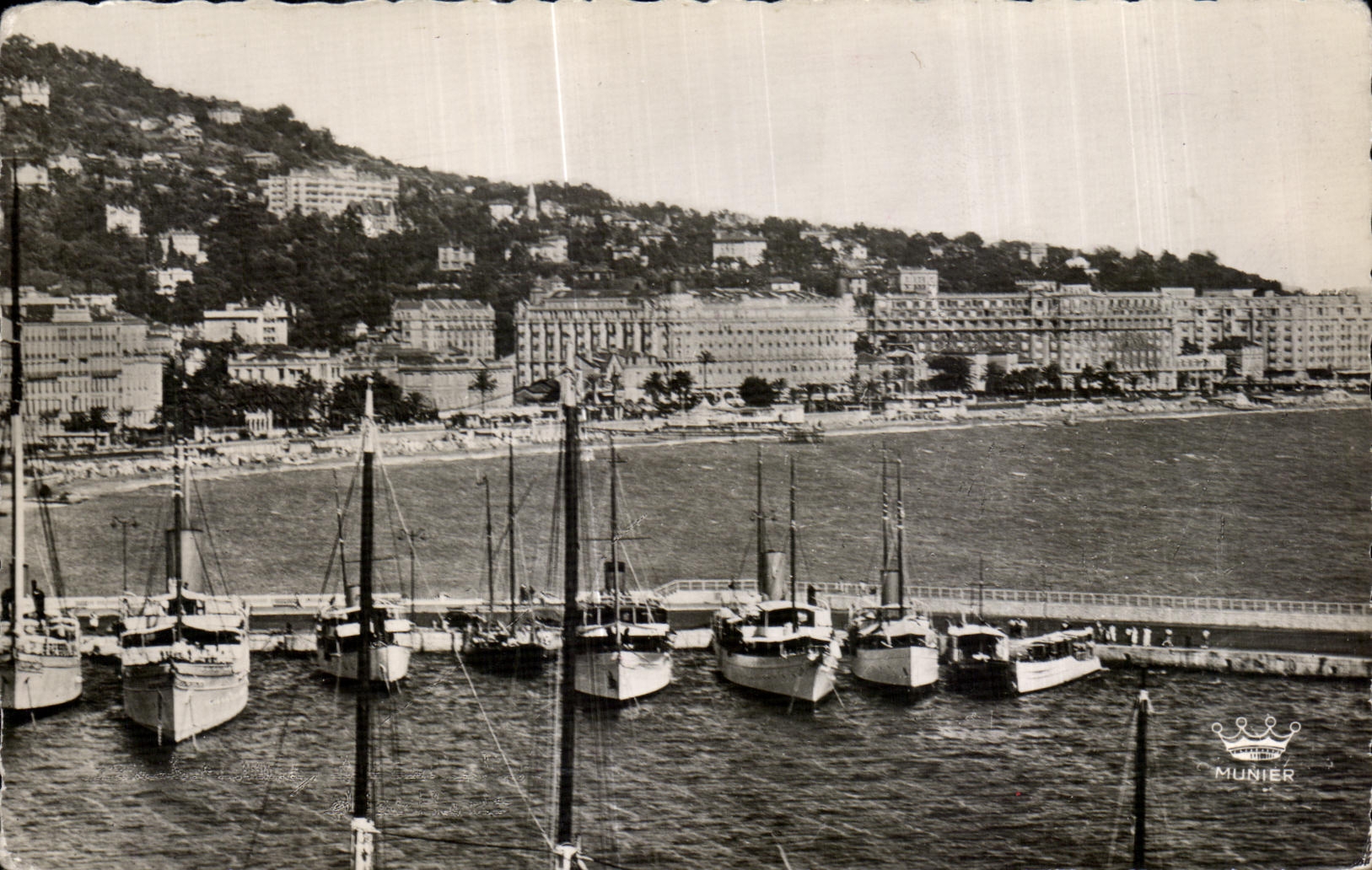 CPA Cannes Interieur du Port et les Hotels