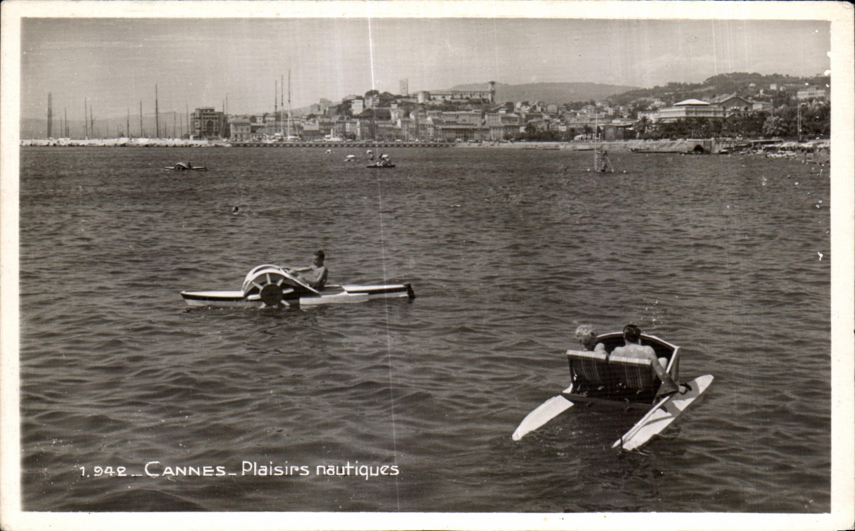 CPA Cannes Plaisirs nautiques Bateau Pedalo