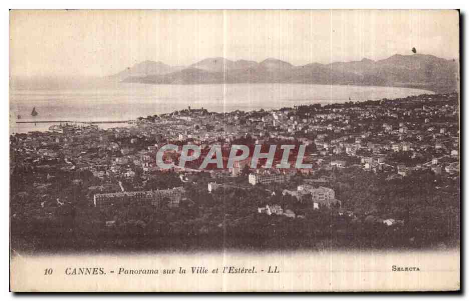 CPA Cannes Panorama sur la Ville et L Esterel