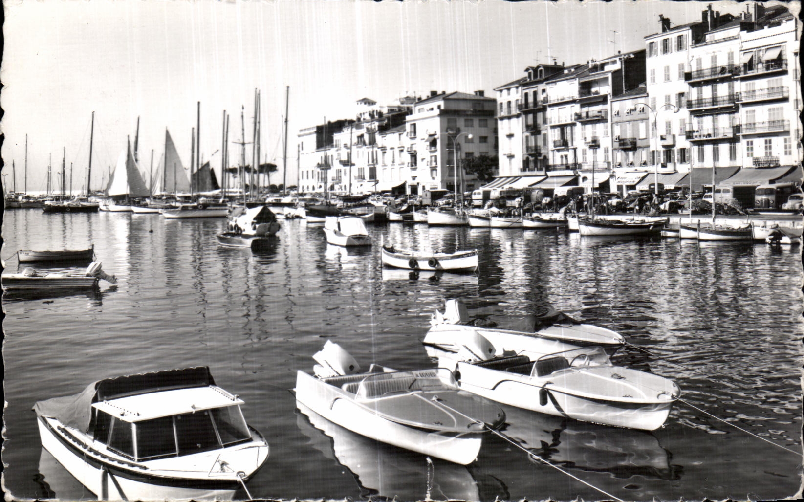 CPA Cannes Le Quai Saint Pierre La Cote D Azur Bateaux