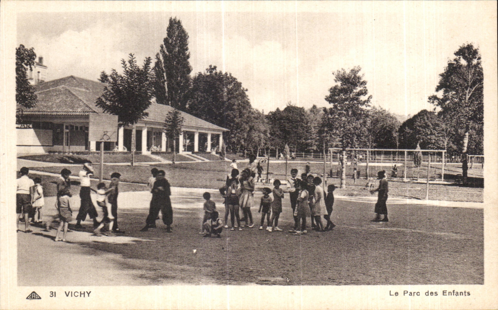 CPA Vichy le Parc des Enfants