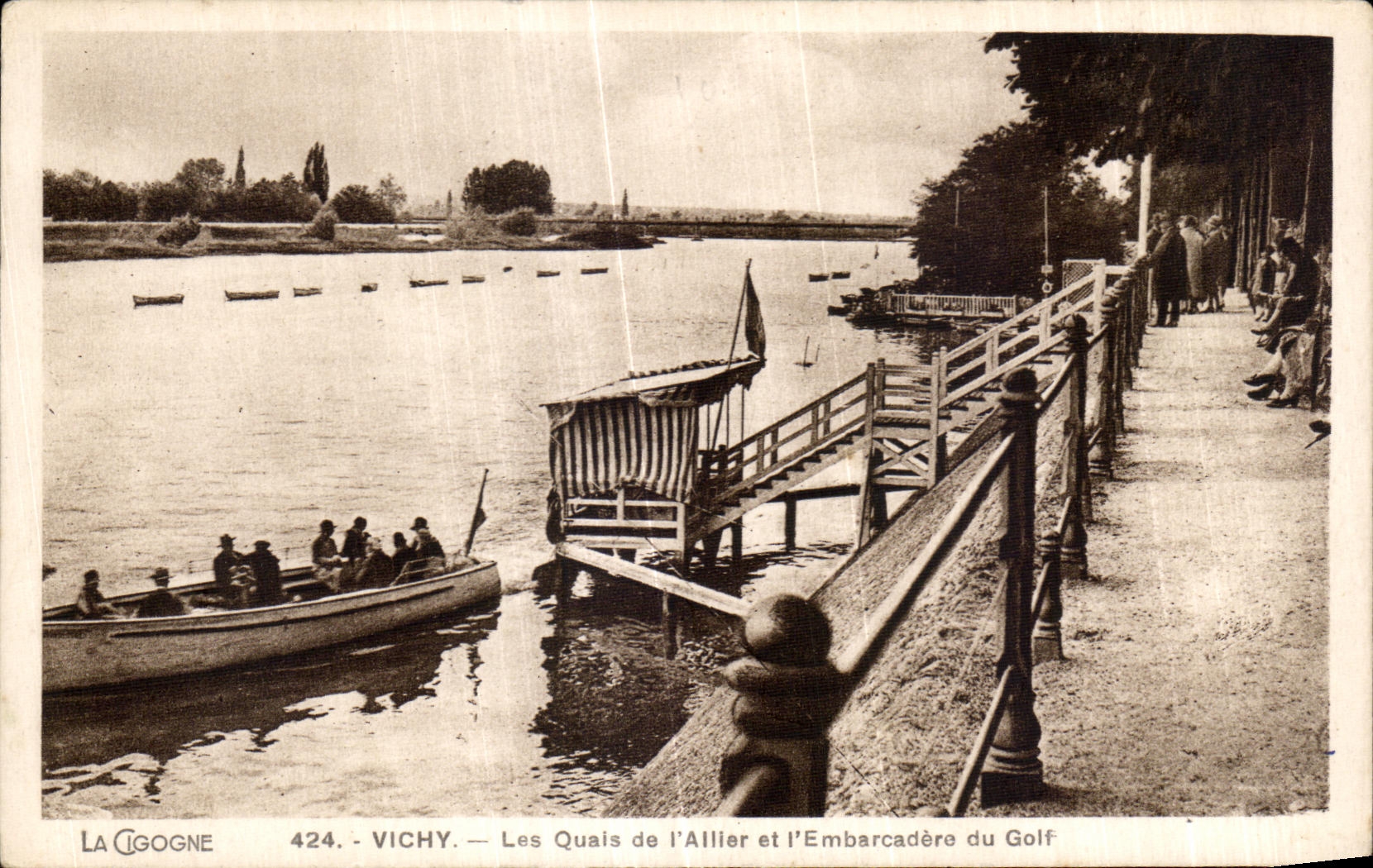 Vichy — Les Quais de l'Allier et l'Embarcadère du Golf — La Cigogne, n° 424