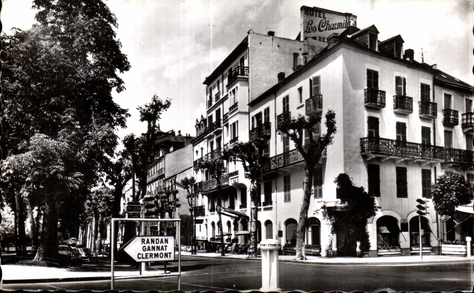 CPA Hotel Les Charmilles Bd des Etats Unis Vichy 