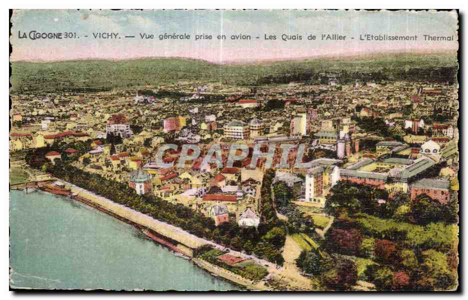 CPA Vichy Vue generale Prise en avion Les Quais de I Allier L Etablissement Thermal