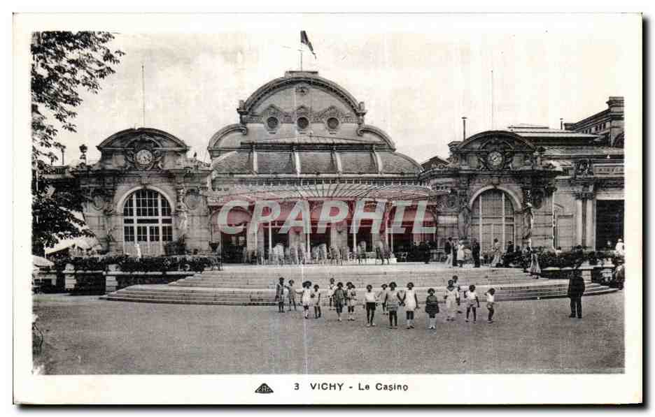 CPA Vichy Le Casino Enfants