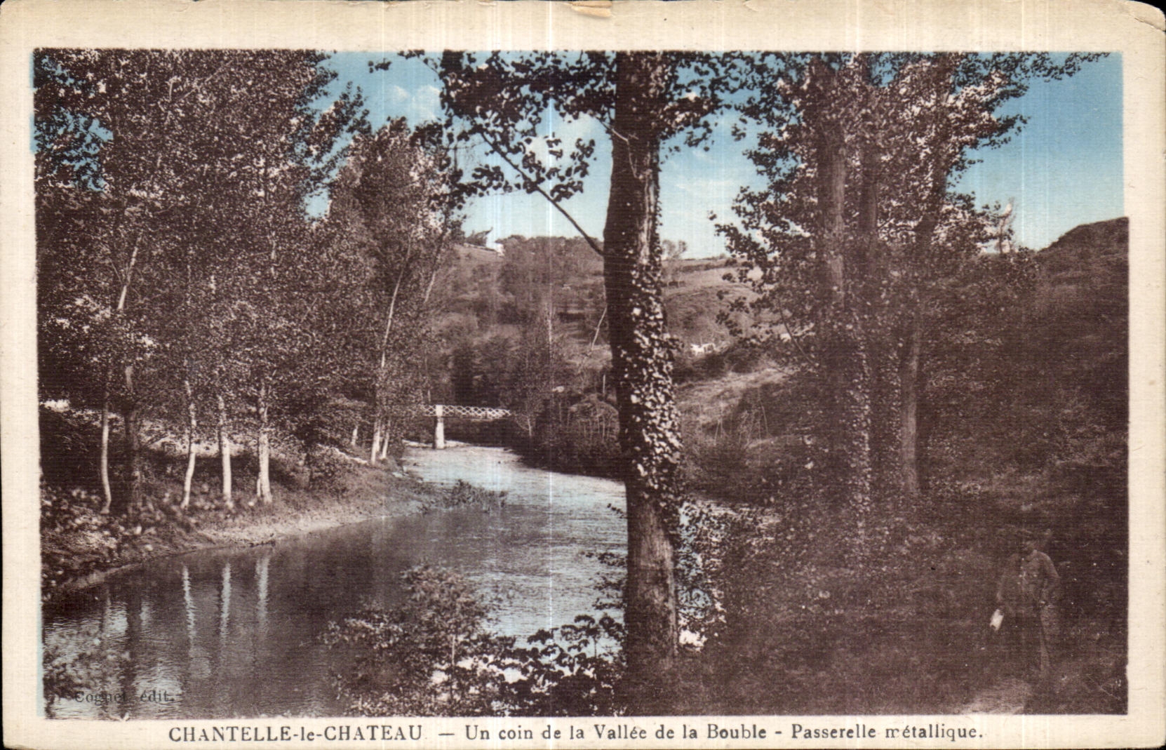 CPA Chantelle le Chateau Un coin de la Vallee de la Bouble Passerelle metallique