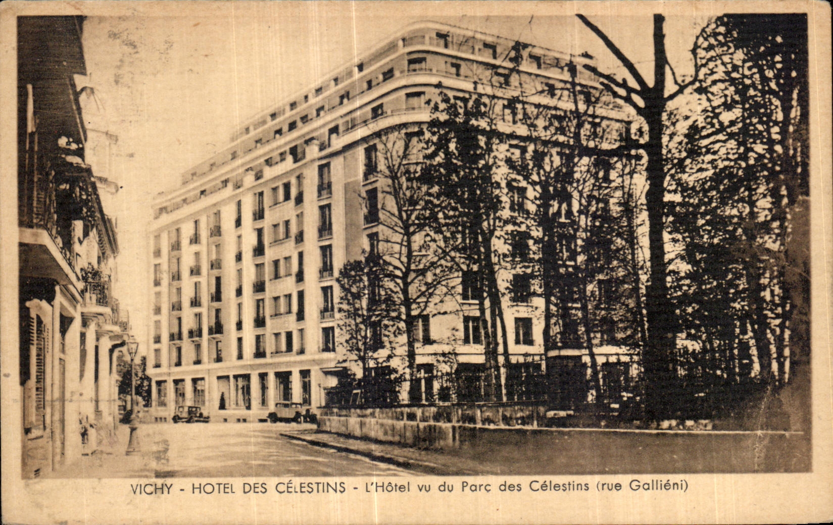 CPA Vichy Hotel des Celestins L Hotel vu du parc des Celestins