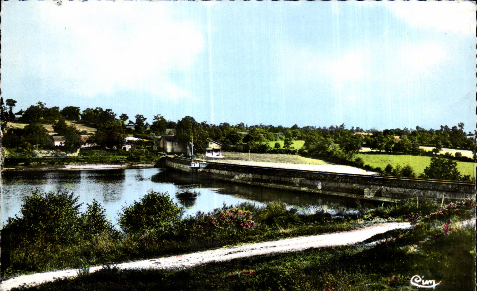 CPA Commentry Barrage de la prise d eau pres Larequille cu en amont