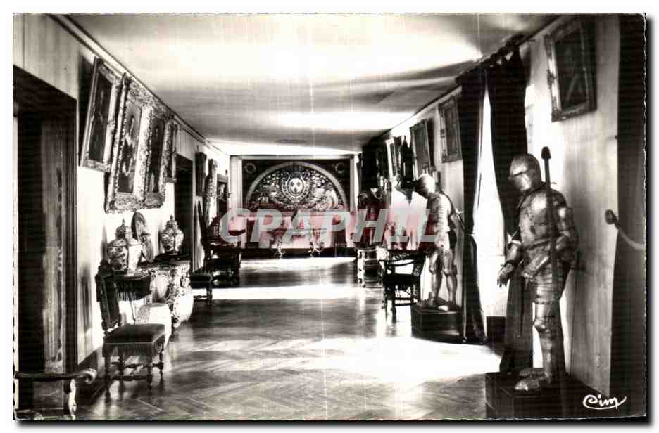 CPA Veauce Galerie du Chateau Arrmure et Potiches 