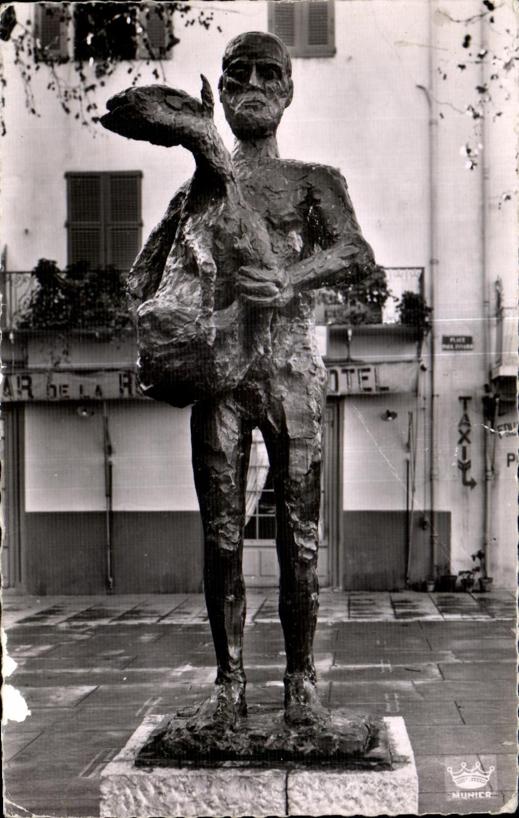 CPA Vallauris L Homme au Mouton (Oeuvre de Picasso)