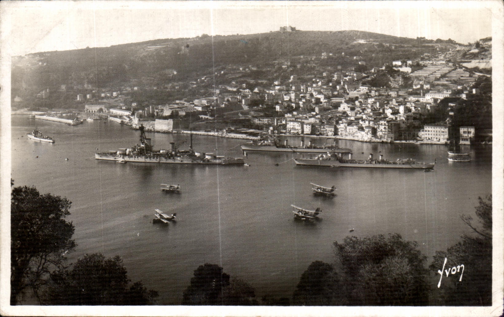 CPA Cote D Azur Villefranche L Escadre en rade Bateaux 