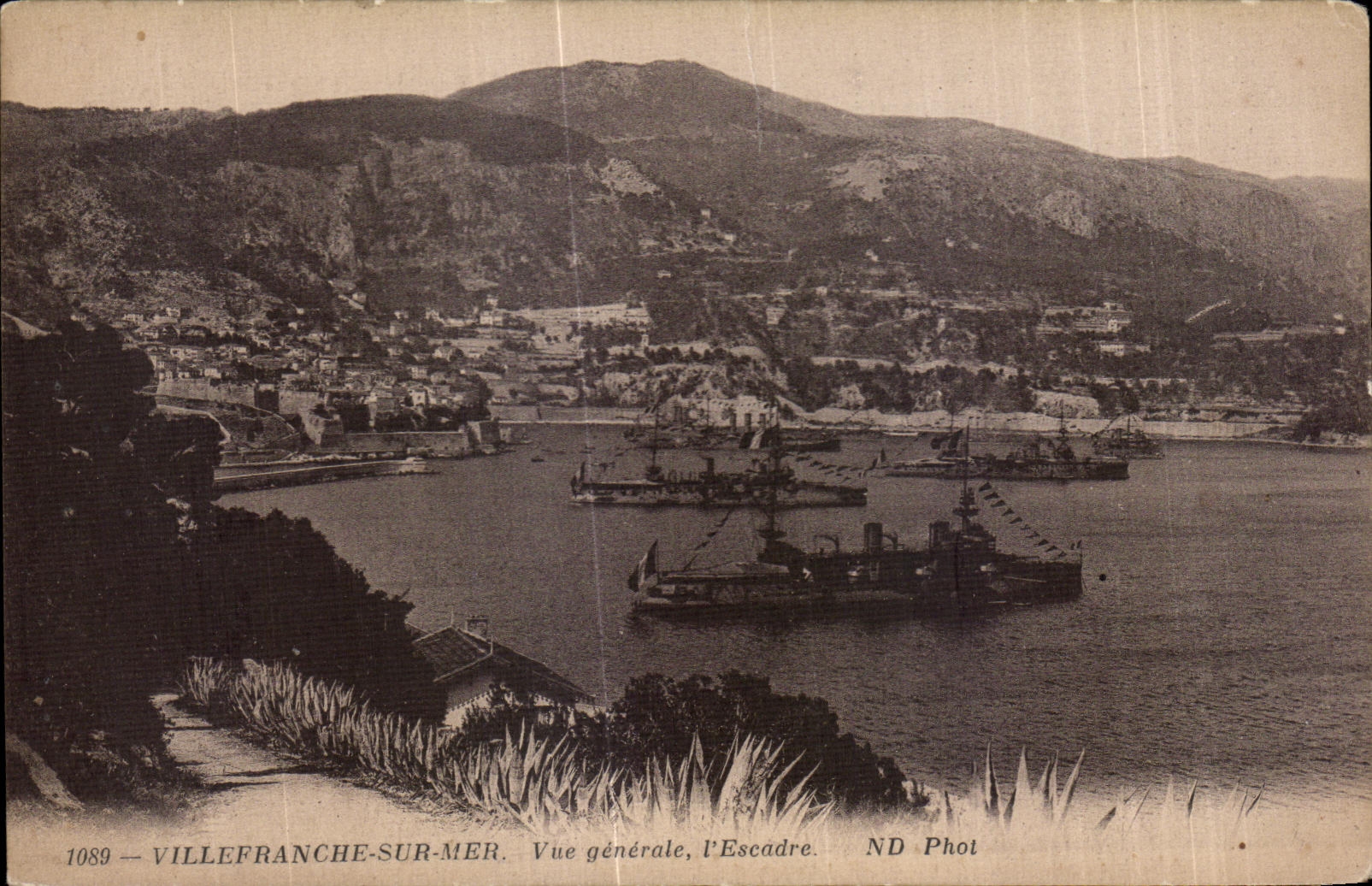CPA Villefranche Sur Mer Vue generale I Escadre Bateaux