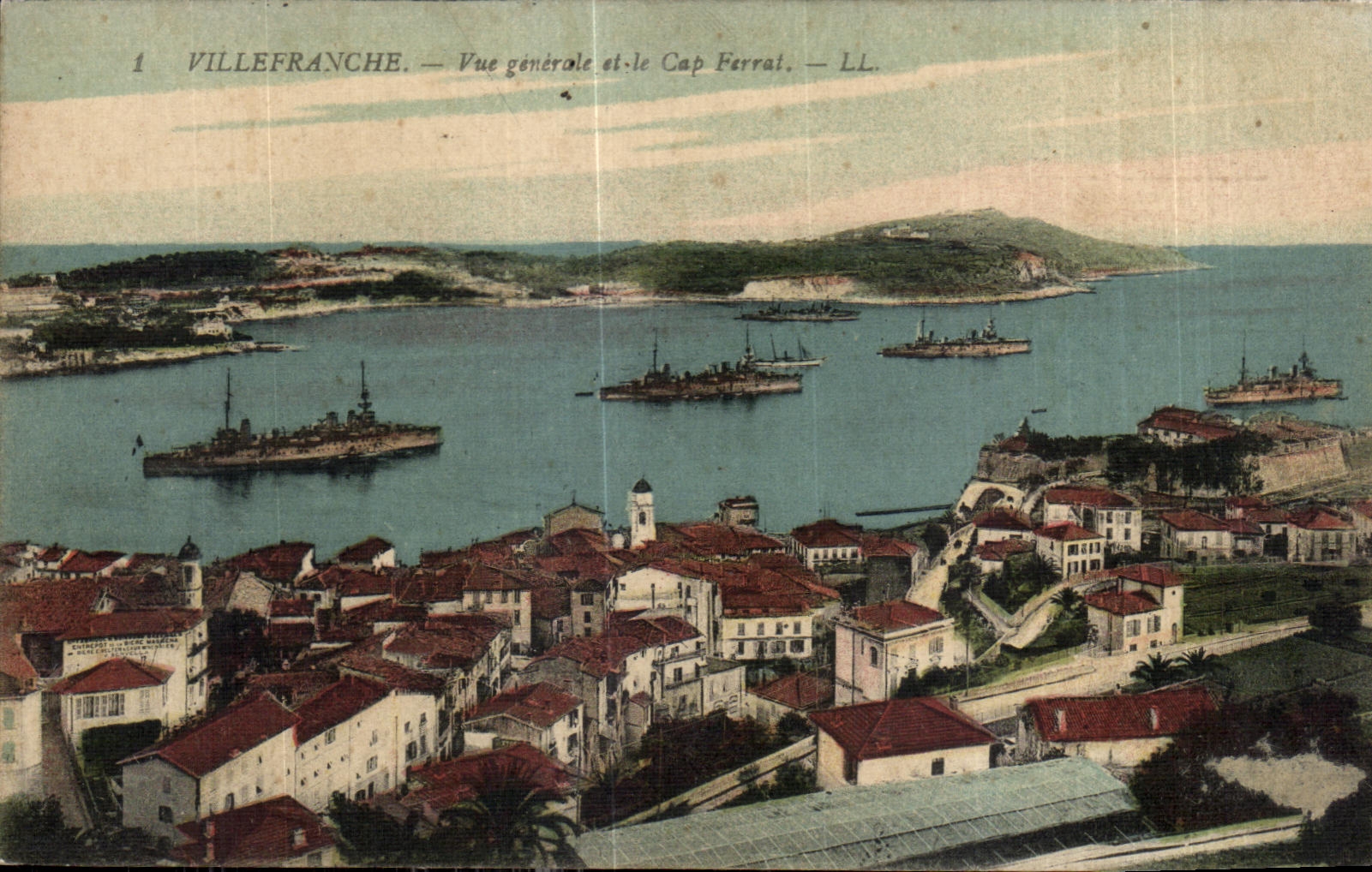 CPA Villefranche Vue generale et la Cap Ferrat Bateaux