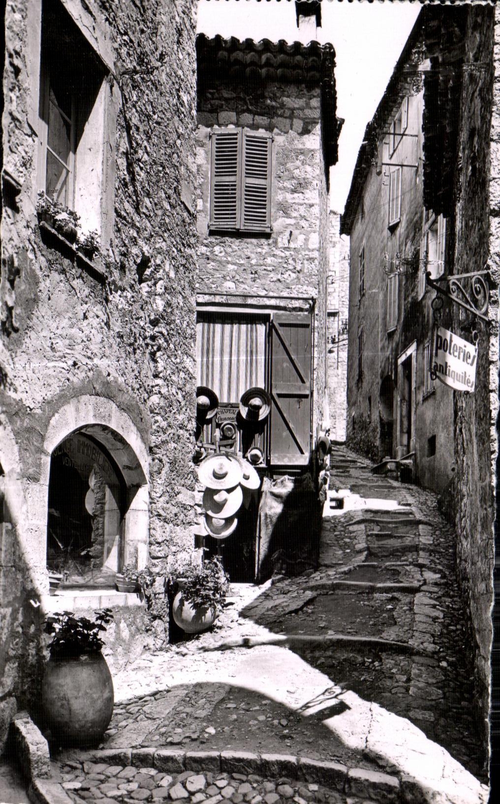 CPA Saint Paul De Vence Montee de I Eglise