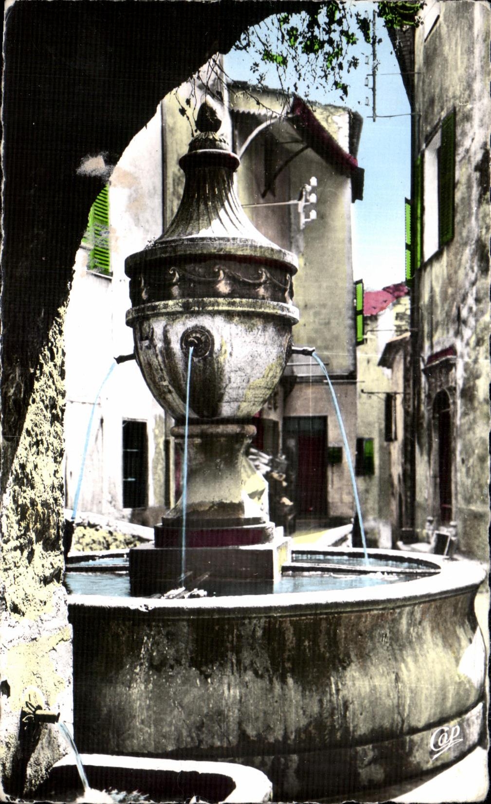 CPA Saint Paul Une Vieille Fontaine
