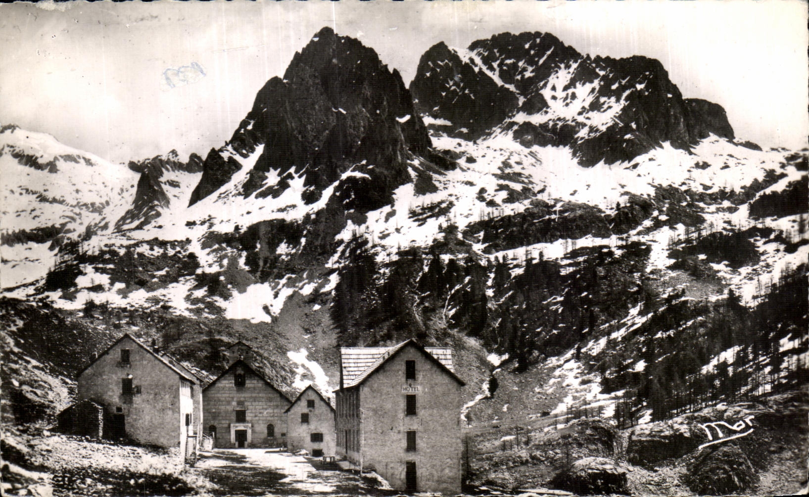 St-Martin de Vésubie — Vue des habitations et des montagnes enneigées — C. Daillein, La Suisse Niçoise