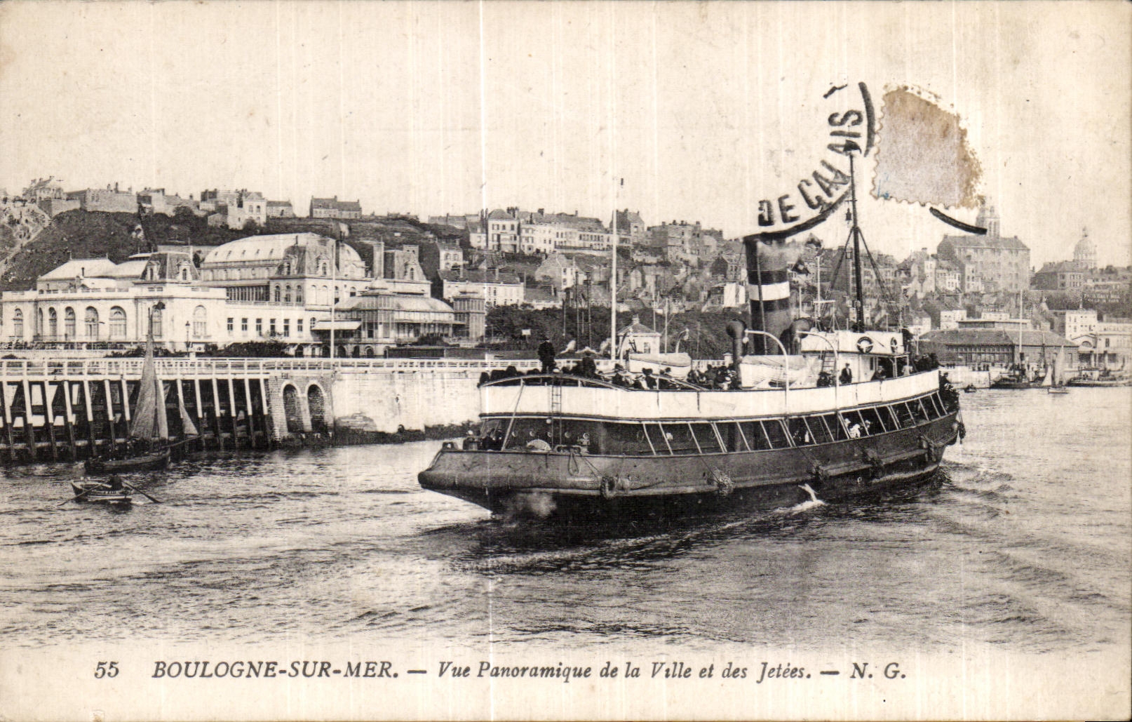 Boulogne-sur-Mer — Vue panoramique de la ville et des jetées — N.G.