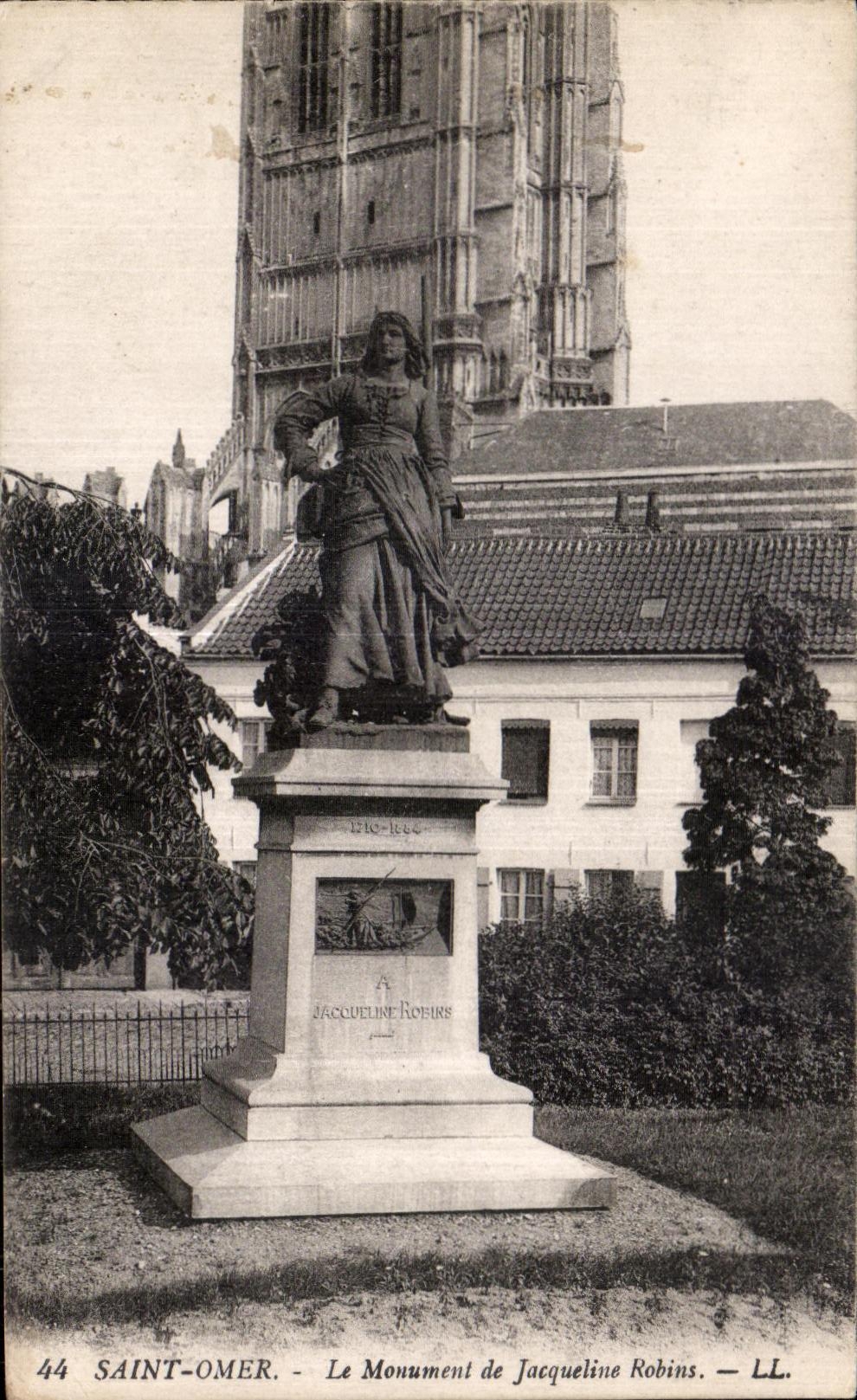 CPA Saint Omer Le Monument de Jacqueline Robins