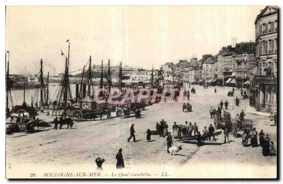 CPA Boulogne Sur Mer Le Quai Gambetta Bateaux 